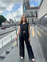 Conjunto Blusa Assimétrica e Calça Pantalona Preto