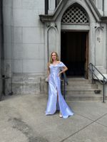 Vestido de Noiva com Decote Ombro a Ombro, Detalhe de Nó e Fenda na Perna Branco