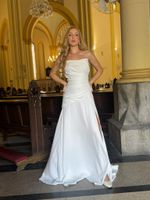 Vestido de Noiva Longo Strapless Plissado com Corset Interno e Fenda Lateral Branco
