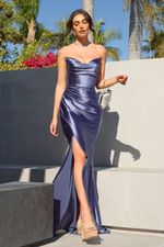 Vestido Longo de Seda sem Alças com Drapeado Lateral no Quadril e Fenda na Perna Azul Claro