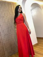 Vestido Longo Liso com Cinto Vermelho