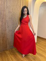 Vestido Longo Liso com Cinto Vermelho