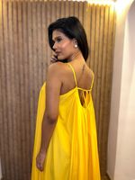 Vestido Longo de Tiras com Babado na Barra Amarelo