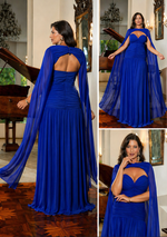 Vestido Longo com Capa Fluida e Busto Drapeado Azul Royal
