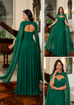 Vestido Longo com Capa Fluida e Busto Drapeado Verde