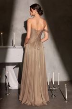 Vestido Longo Ombro a Ombro Plissado com Fenda Marrom