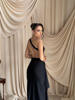 Vestido Longo 1ombro so Decote nas Costas Quadrado com Babado na Frente Preto