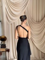 Vestido Longo 1ombro so Decote nas Costas Quadrado com Babado na Frente Preto