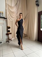 Vestido Longo 1ombro so Decote nas Costas Quadrado com Babado na Frente Preto