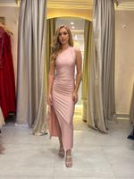 Vestido Longo 1ombro so Decote nas Costas Quadrado com Babado na Frente Rosa