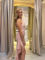 Vestido Longo 1ombro so Decote nas Costas Quadrado com Babado na Frente Rosa