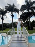 Macacão com Decote Profundo e Detalhes em Perolas Branco