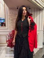 Blazer Alfaiataria com Bordado Aplicado e Botão Frontal Vermelho