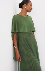 Vestido Longo Plissado Com Capa Fluida Verde Oliva