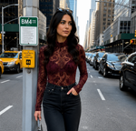 Blusa Gola Alta Arabesco em Tule Guindo