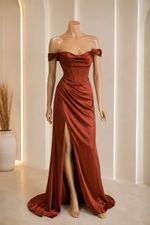 Vestido Longo Ombro a Ombro com Fenda Terracota