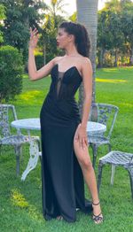 Vestido Longo com Decote em V, Brilho e Fenda Preto