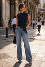 Blusa Regata com Detalhe em Renda Lateral Azul Marinho