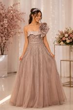 Vestido Longo de Tule de Um Ombro Só com Flor de Pérolas e Paetês Rosa