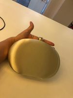 BOLSA DE MÃO DURA COM TECIDO SEDA BEGE