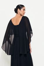 Vestido Longo Plissado Com Capa Fluida Preto
