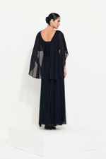 Vestido Longo Plissado Com Capa Fluida Preto