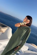 Vestido Longo Um Ombro Fluido Verde Oliva