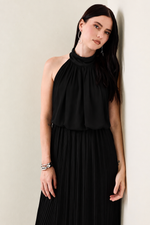 Vestido Longo Preto Plissado com Frente Unica Preto