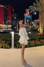 Vestido Curto com Mangas e Babados Bege