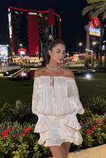 Vestido Curto com Mangas e Babados Bege