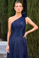 Vestido Longo Um Ombro So Com Detalhe De Flor Azul Marinho