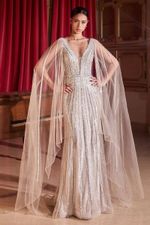 Vestido Longo com Decote em V, Inteiro em Brilho e Manga Longa  Prateado 