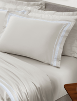 Par de Fronhas Breeze 300 Fios 100% Fibra de Bambu Branco e Bege