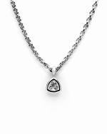 Pendente Framed Triangular Quartzo  P | Framed Triangular Quartz Pendant - Small