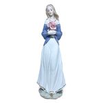 Mulher Segurando Flores em Porcelana