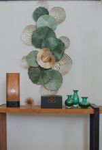 Escultura de Parede Verde e Dourada