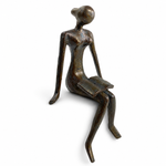 Figura Leitora em Alumínio