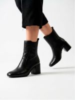 BOTA CRISTÓFOLI THAÍS PRETO