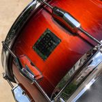 Caixa 14x6,5 Hardbeat Groove Maple Red Burst