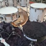 Bateria 22 Sonor AQ2 Stage Maple White Marine Pearl com Ferragens