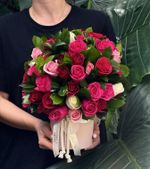 Arranjo Só Rosas com Folhagem
