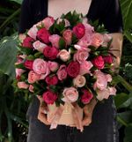 Arranjo Só Rosas com Folhagem