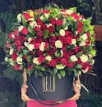 Arranjo Só Rosas com Folhagem