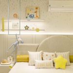 Almofada Infantil Cool Kid com Bolinhas Azuis com Enchimento 52 x 24 cm