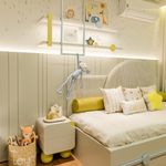 Almofada Infantil Cool Kid com Bolinhas Azuis com Enchimento 52 x 24 cm