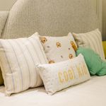 Almofada Infantil Cool Kid com Bolinhas Azuis com Enchimento 52 x 24 cm