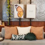 Kit Decorativo de Parede com Quadro Borboleta e Quadro Bordado em Linho