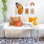 Kit Decorativo de Parede Papillon com Quadro Borboleta, Prato Passarinho, Macramê Rainbow e Quadros Minimalistas