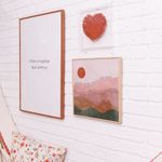 Kit de Parede com Quadro Bordado, Quadro A Vida É Tão Rara e Acrílico Decorativo