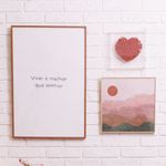 Kit de Parede com Quadro Bordado, Quadro A Vida É Tão Rara e Acrílico Decorativo